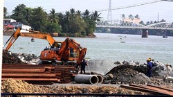 Việc lấp sông đã bị tạm dừng