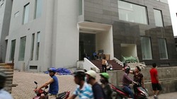 Tòa chung cư tái định cư 4A ngõ 16 Tạ Quang Bửu xây dựng đã lâu chưa đưa vào sử dụng. Ảnh: Như Ý.