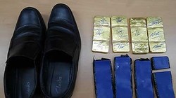 Số vàng giấu trong giày cơ trưởng. Ảnh: Yonhap news