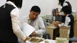 Sau khi tỷ giá được điều chỉnh, điều gì sẽ xảy đến với lãi suất tiền đồng, dự trữ ngoại hối và cán cân thương mại?