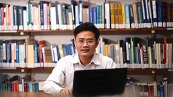 Ông Đỗ Thiên Anh Tuấn, giảng viên Chương trình Giảng dạy Kinh tế Fulbright 