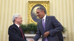 Tổng Bí thư Nguyễn Phú Trọng và Tổng thống Hoa Kỳ Barack Obama bắt tay nhau sau cuộc hội đàm tại Phòng Bầu dục của Nhà Trắng tại thủ đô Washington D.C