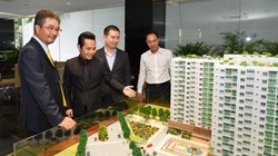 Ông Nguyễn Bá Sáng – Chủ tịch HĐQT An Gia Investment giới thiệu dự án BĐS với Ông Toshihiko Muneyoshi, Chủ tịch Quỹ Đầu Tư Creed Group