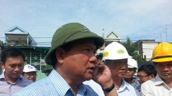 Bộ trưởng Đinh La Thăng công khai số điện thoại và tiếp nhận ý kiến của người dân phản ánh về hoạt động của ngành - (Ảnh: Dân trí).