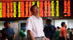 Hơn 20 triệu nhà đầu tư tháo chạy khỏi thị trường chứng khoán Trung Quốc