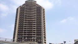 Dự án dừng thi công nằm giữa ngã tư Thái Hà – Chùa Bộc...