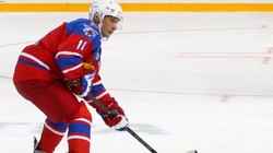 Ông Putin trong trận đấu khúc côn cầu trên băng được truyền hình trực tiếp