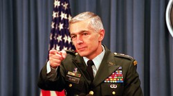 Tướng Wesley Clark, cựu tư lệnh NATO 