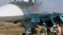 Phi công kiểm tra chiến đấu cơ Su-34 trước giờ xuất kích tại Latakia, Syria