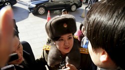 Hyon Song-wol xuất hiện trước công chúng tại một khách sạn ở Bắc Kinh ngày 11.12 - Ảnh: Reuters