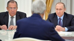 Tổng thống Nga Vladimir Putin tiếp Ngoại trưởng Mỹ John Kerry và Ngoại trưởng Nga Sergei Lavrov tại điện Kremlin.