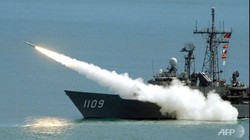 Mỹ thông qua hợp đồng bán vũ khí trị giá 1,83 tỉ USD cho lãnh thổ Đài Loan, trong đó có hai tàu khu trục - Ảnh: AFP