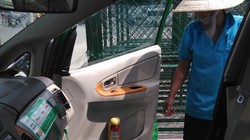 Bình chữa cháy loại nhỏ được trang bị trên ôtô - Ảnh: Đ.Phú