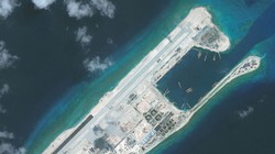 Đá Chữ Thập đã được Trung Quốc biến thành đảo nhân tạo diện tích lớn với đường băng dài 3.000m