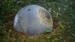 Vật thể lạ hình cầu, có thể làm bằng kim loại - Ảnh người dân cung cấp