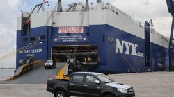 Ô tô nguyên chiếc cập cảng vào thị trường VN - Ảnh: Diệp Đức Minh