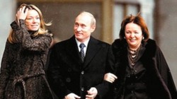 Ông Putin cùng người vợ cũ và con gái