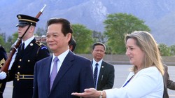 Thủ tướng Nguyễn Tấn Dũng cùng đoàn đại biểu cấp cao Việt Nam tới sân bay quốc tế Palm Spring, bang California, dự Hội nghị cấp cao đặc biệt ASEAN - Hoa Kỳ - Ảnh: TTXVN