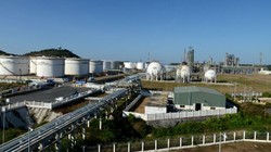 Nhà máy lọc dầu Dung Quất đang được nâng cấp mở rộng với vốn 1,82 tỷ USD, công suất 8,5 triệu tấn một năm.