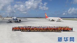 Hình ảnh chuyến bay ra đá Chữ Thập được truyền thông Trung Quốc tung ra hồi tháng 1-2016 - Ảnh: Xinhua