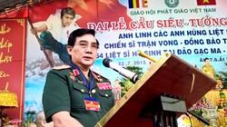 Thiếu tướng Lê Mã Lương phát biểu trong buổi lễ cầu siêu tưởng niệm 64 liệt sĩ Gạc Ma và đấu giá tranh "Gạc Ma - Vòng tròn bất tử", diễn ra vào ngày 22/7/2015. Ông Lê Mã Lương là Anh hùng Lực lượng Vũ trang Nhân dân, nguyên Giám đốc Bảo tàng Quân sự Việt 