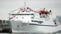 Tàu du lịch "Ngôi sao Vịnh Bắc Bộ" mà Trung Quốc đưa trái phép tới quần đảo Hoàng Sa của Việt Nam. Ảnh: hinews.cn