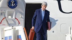 Ông Kerry mang chiếc cặp bí ẩn đi gặp Tổng thống Putin