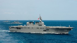 Tàu sân bay trực thăng Ise của Nhật Bản diễn tập trên biển