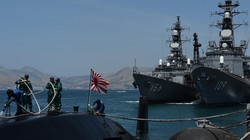 Hai khu trục hạm Nhật Bản vừa ghé vào cảnh Cam Ranh của Việt Nam