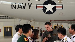 Phái đoàn quân sự Việt Nam thăm không đoàn máy bay trinh sát P-3 Orion của Mỹ