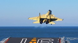 Máy bay J-15 cất cánh từ tàu sân bay Liêu Ninh của Trung Quốc