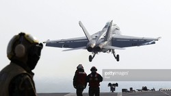 Chiến đấu cơ xuất kích từ tàu sân bay Mỹ