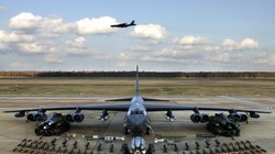 Máy bay ném bom B-52H và lượng vũ khí trên khoang có sức răn đe rất lớn