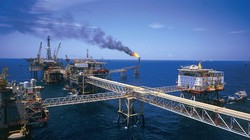 Giá dầu liên tục giảm sâu: Kinh tế Việt Nam 2015 có thật sự đáng lo?