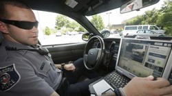 Cảnh sát tuần tra có thể quan sát mọi góc độ qua màn hình cảm ứng.