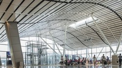 Mái vòm uốn lượn đặc trưng của Sân bay quốc tế Hong Kong. Ảnh: aedas