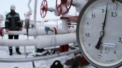 Giá dầu thô Mỹ phá đáy, giá dầu Brent lội ngược dòng