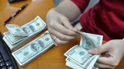 Đôla ngân hàng và tự do liên tục tăng trong sáng nay. Ảnh:Anh Quân.