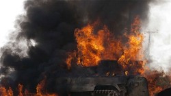 Xe tăng IS dính tên lửa của dân quân người Kurd, phụt lửa bốc cháy