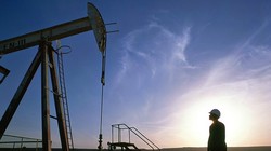 Giá dầu xuyên mốc 40USD/thùng khi nguồn cung mấp mé mức kỷ lục tại Mỹ
