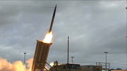 Tên lửa đánh chặn được phóng lên từ tổ hợp THAAD.