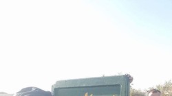 Binh sĩ Syria trước ngôi làng vừa giành lại được từ chiến binh Hồi giáo cực đoan