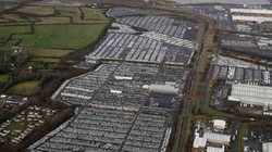 Bãi xe đang chờ người mua 