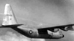 Máy bay vận tải đa nhiệm C-130 của Không quân Mỹ trên đường Trường Sơn