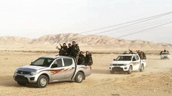 Binh sĩ quân đội Syria tiến công trên chiến trường sa mạc tỉnh Homs