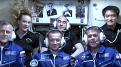 Truyền hình giao lưu trực tuyến 2 phi hành đoàn với trái đất