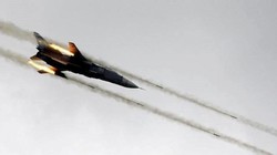 Không quân Syria không kích trên chiến trường Aleppo