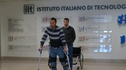 Bộ giá robot cho bệnh nhân bại liệt nửa người