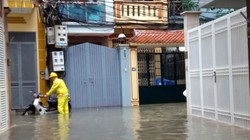 Ngập lụt tại tổ dân phố 44, phường Yên Hòa. Ảnh: PV