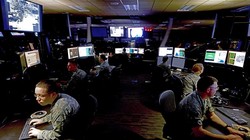 Phòng Tình báo, Giám sát và Kiểm soát tại Trung tâm Điều hành tác chiến hỗn hợp tại Căn cứ không quân Al Udeid, Qatar – ảnh không quân Mỹ